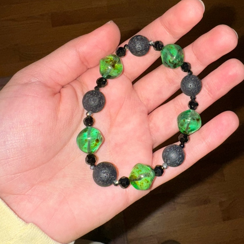 Green black stretchy bracelet